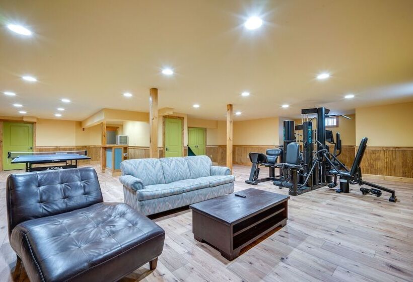 West Dover Cabin W/ Game Room, 4 Mi To Mt Snow!