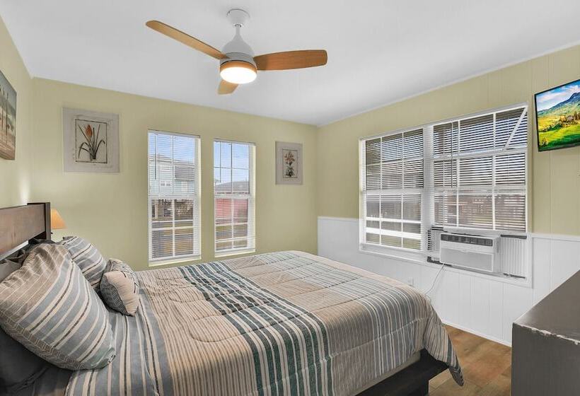 Wraparound Beach View Deck: Jamaica Beach Home