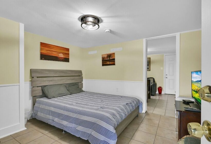 Wraparound Beach View Deck: Jamaica Beach Home