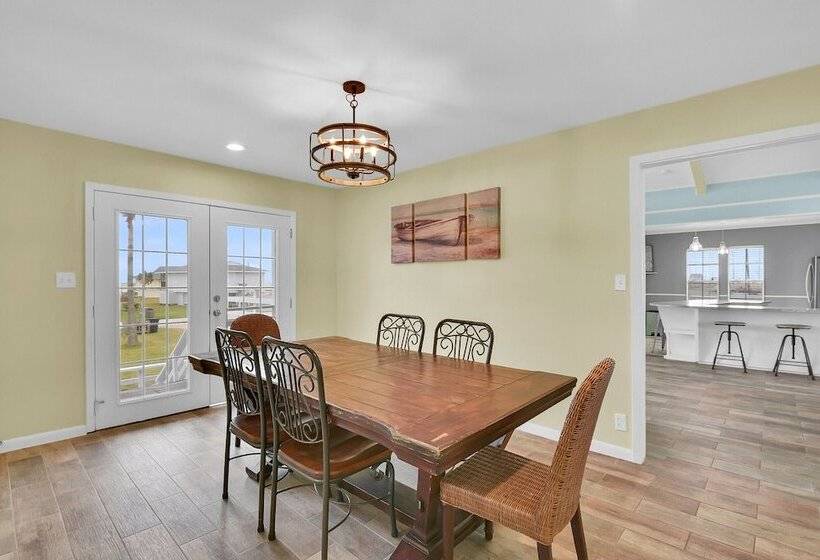 Wraparound Beach View Deck: Jamaica Beach Home