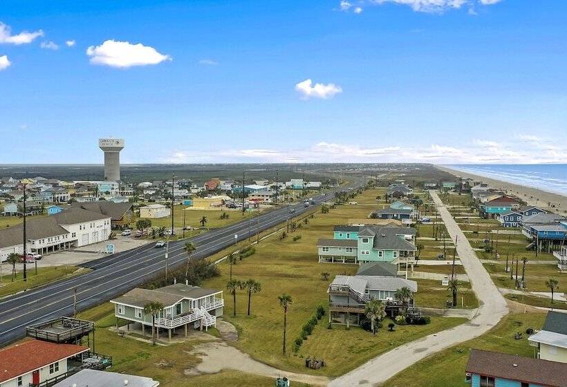 Wraparound Beach View Deck: Jamaica Beach Home