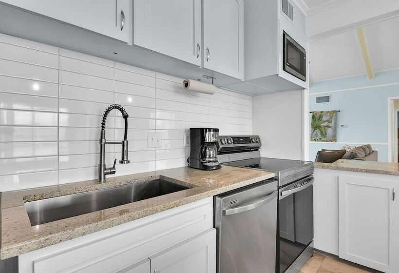 Wraparound Beach View Deck: Jamaica Beach Home