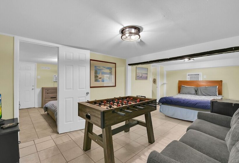 Wraparound Beach View Deck: Jamaica Beach Home