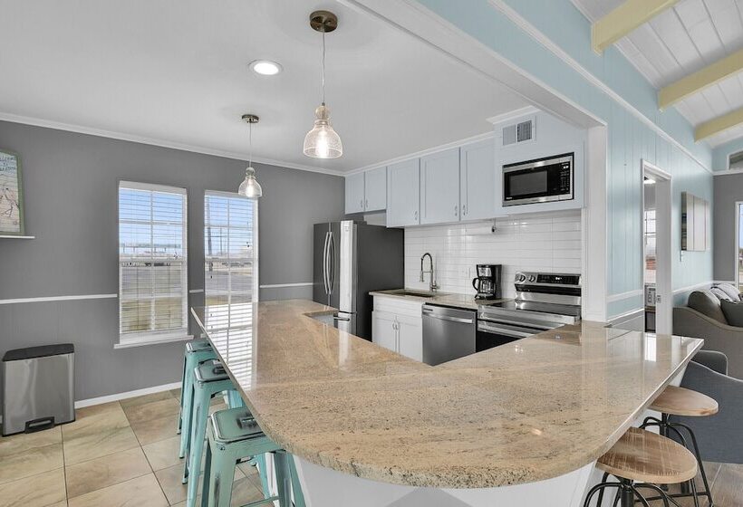 Wraparound Beach View Deck: Jamaica Beach Home