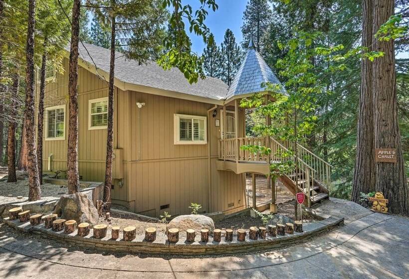 1 Mi To Jenkinson Lake: Apples Chalet W/ Deck