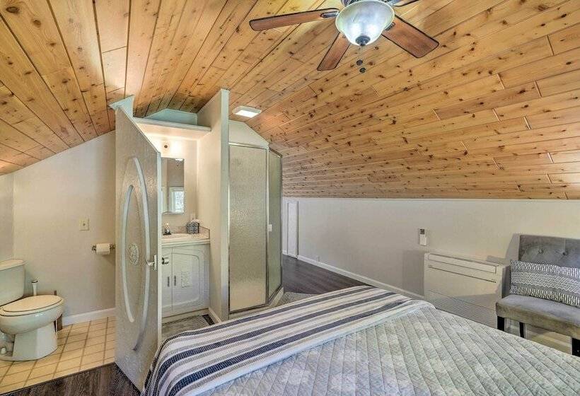 1 Mi To Jenkinson Lake: Apples Chalet W/ Deck