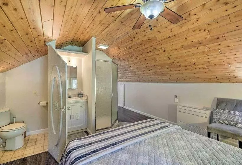 1 Mi To Jenkinson Lake: Apples Chalet W/ Deck