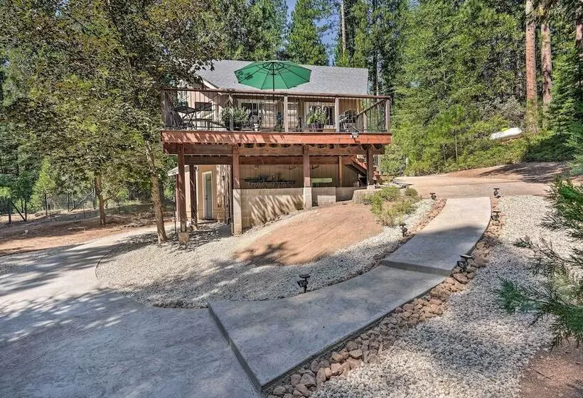 1 Mi To Jenkinson Lake: Apples Chalet W/ Deck