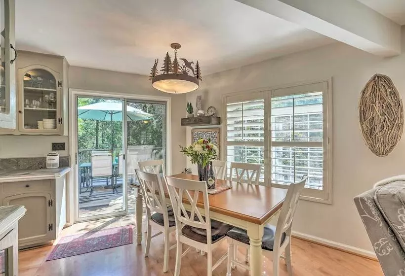 1 Mi To Jenkinson Lake: Apples Chalet W/ Deck