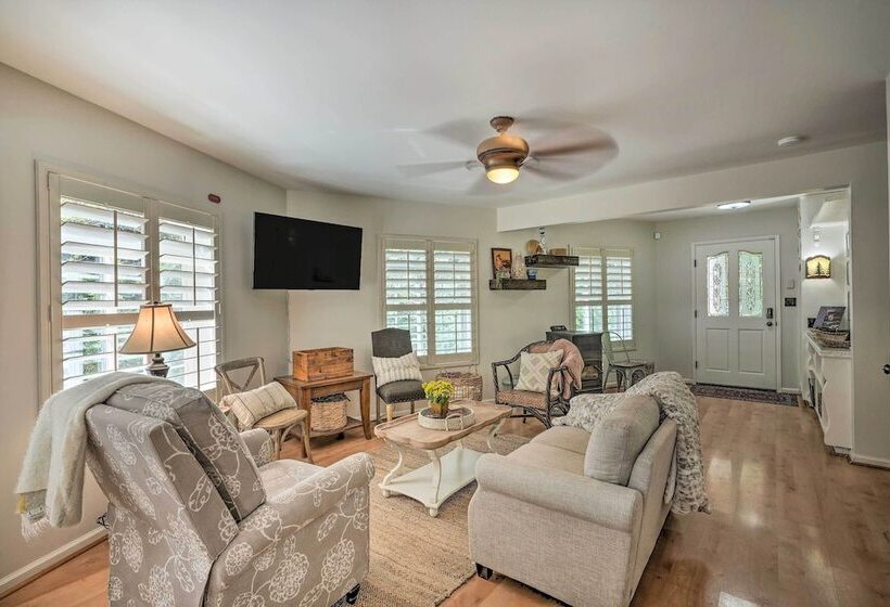 1 Mi To Jenkinson Lake: Apples Chalet W/ Deck