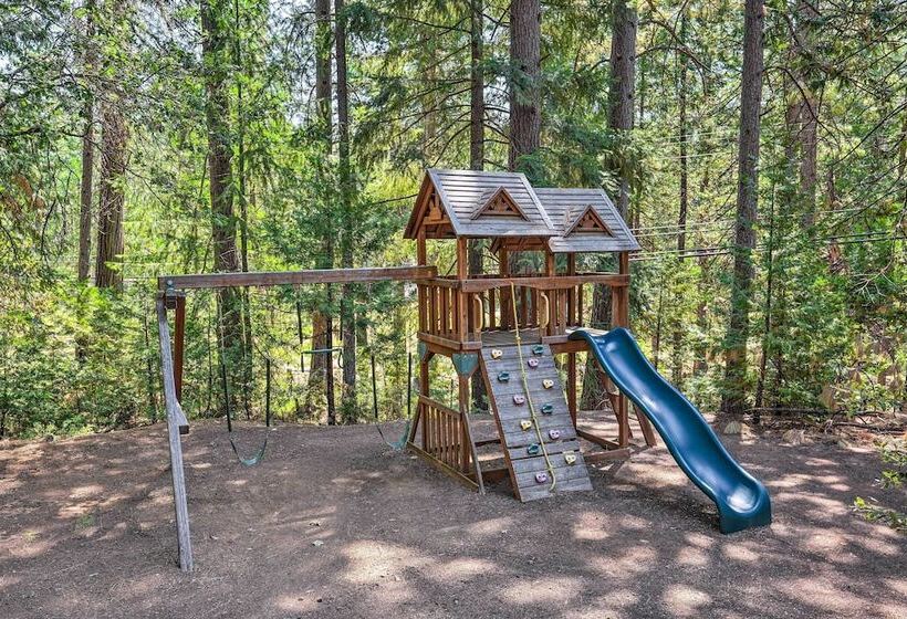 1 Mi To Jenkinson Lake: Apples Chalet W/ Deck