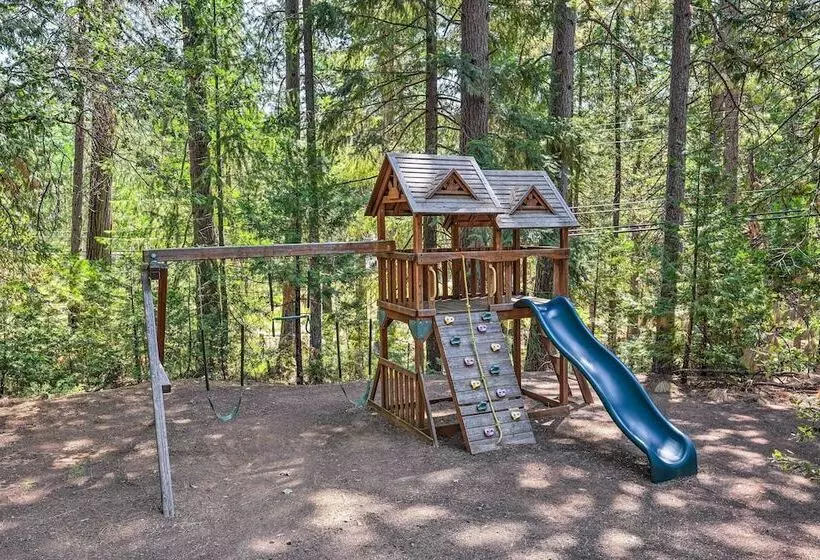 1 Mi To Jenkinson Lake: Apples Chalet W/ Deck