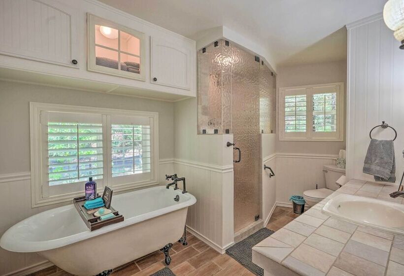 1 Mi To Jenkinson Lake: Apples Chalet W/ Deck