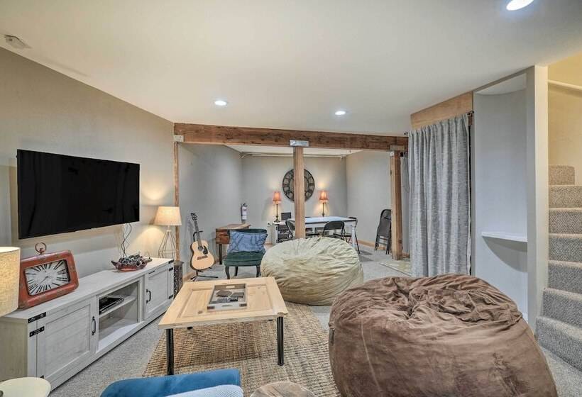 1 Mi To Jenkinson Lake: Apples Chalet W/ Deck