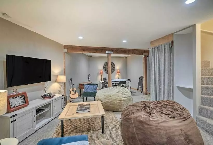 1 Mi To Jenkinson Lake: Apples Chalet W/ Deck