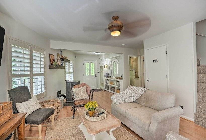 1 Mi To Jenkinson Lake: Apples Chalet W/ Deck