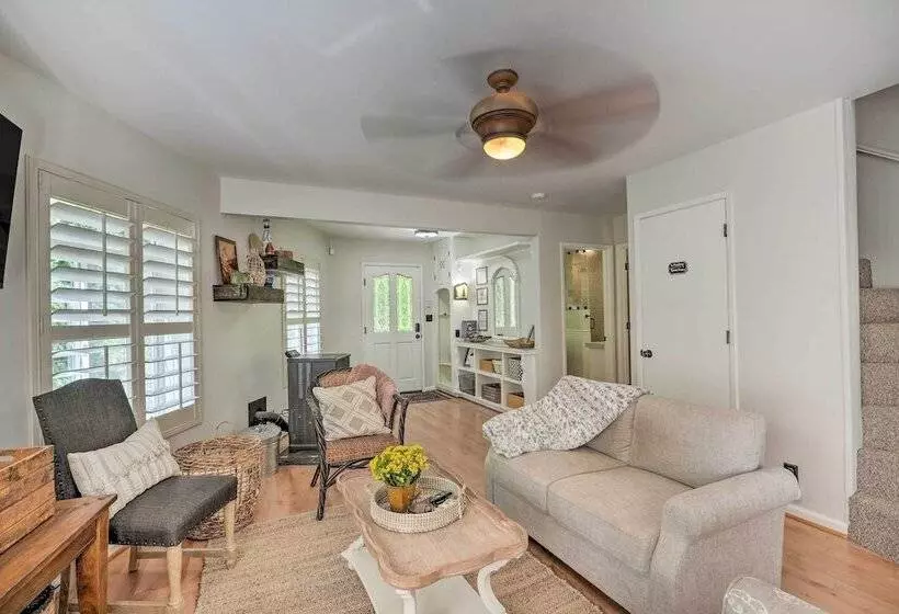 1 Mi To Jenkinson Lake: Apples Chalet W/ Deck