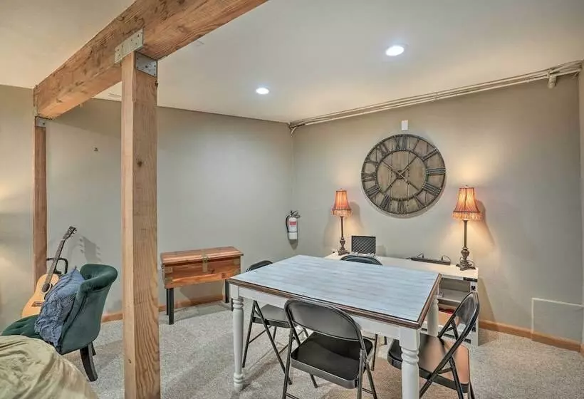 1 Mi To Jenkinson Lake: Apples Chalet W/ Deck