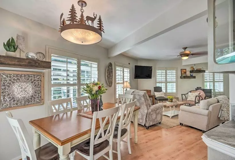 1 Mi To Jenkinson Lake: Apples Chalet W/ Deck