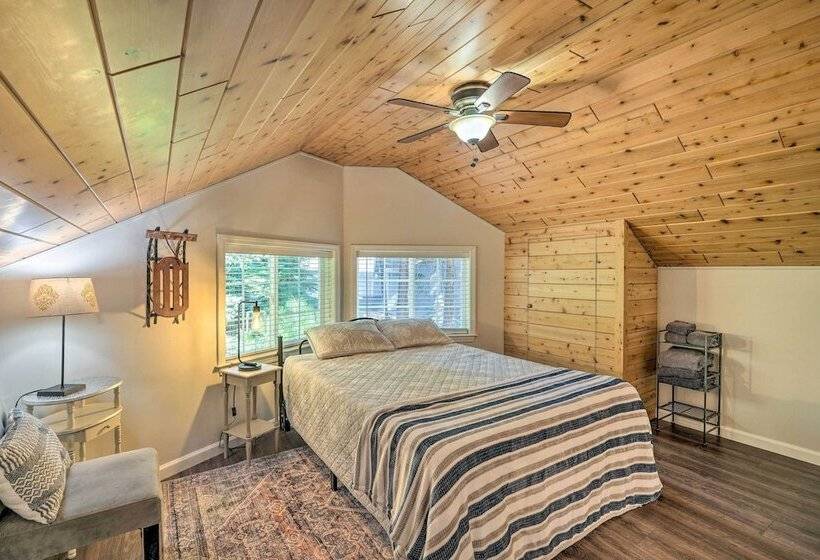 1 Mi To Jenkinson Lake: Apples Chalet W/ Deck