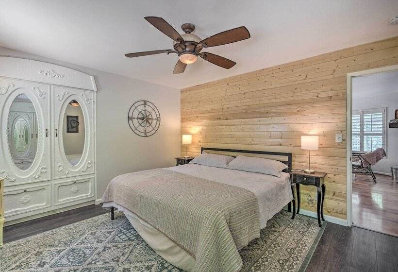 1 Mi To Jenkinson Lake: Apples Chalet W/ Deck