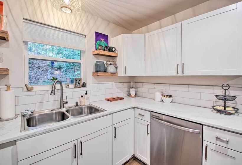 Beautiful Hot Springs Home: Central Location!