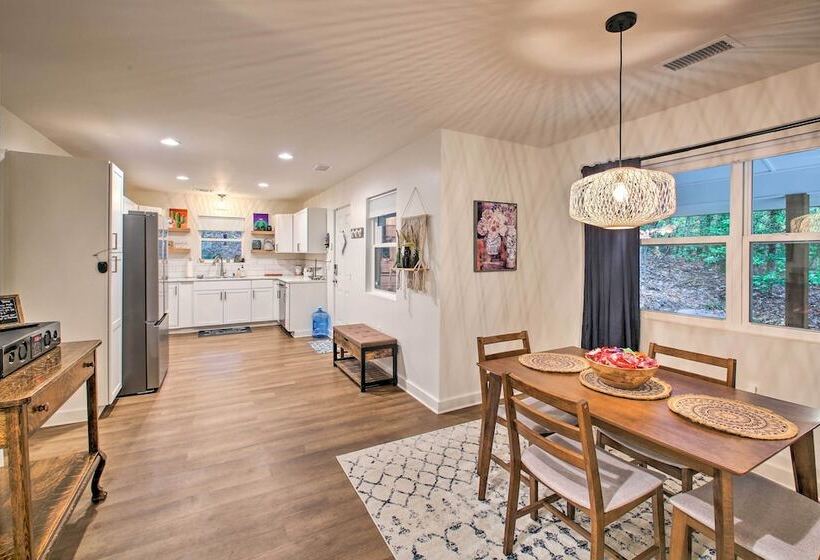 Beautiful Hot Springs Home: Central Location!