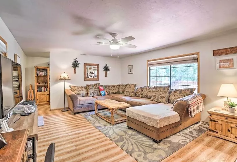 Hot Tub & Deck: Big Bear Gem Near Resorts!