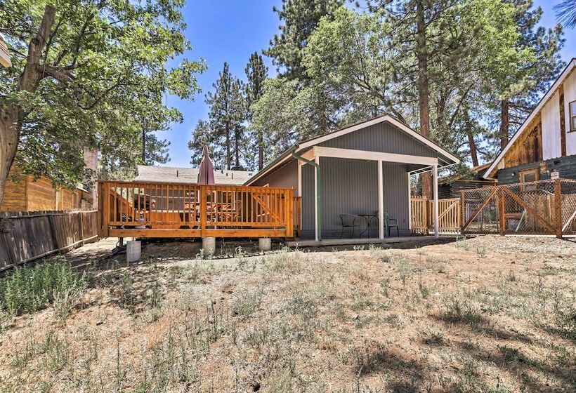 Hot Tub & Deck: Big Bear Gem Near Resorts!