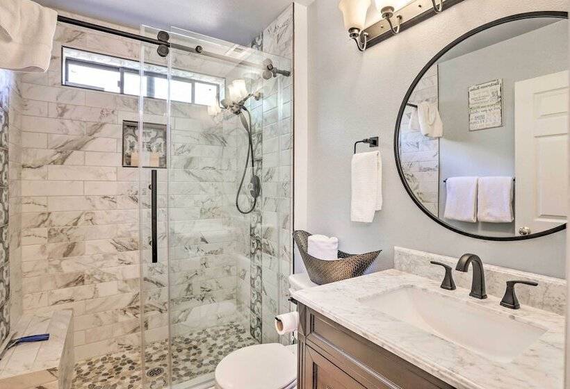 Hot Tub & Deck: Big Bear Gem Near Resorts!