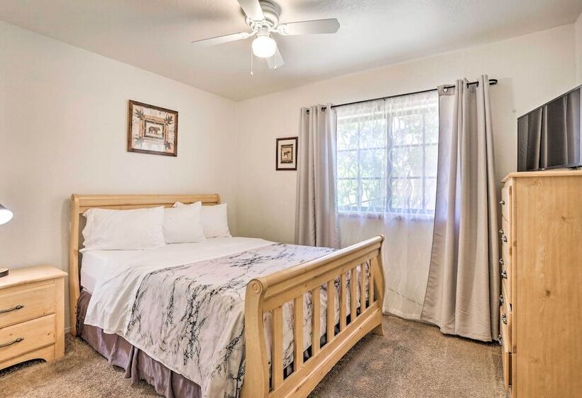 Hot Tub & Deck: Big Bear Gem Near Resorts!