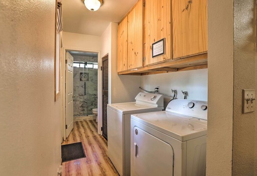 Hot Tub & Deck: Big Bear Gem Near Resorts!