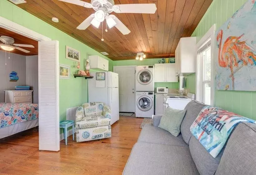 Bradenton Beach Home W/ Outdoor Bar & Heated Pool!