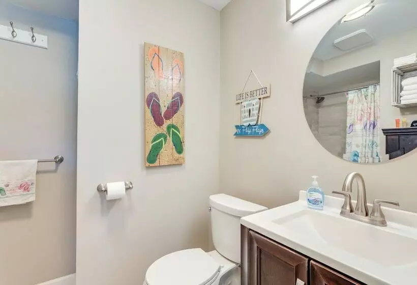 Bradenton Beach Home W/ Outdoor Bar & Heated Pool!