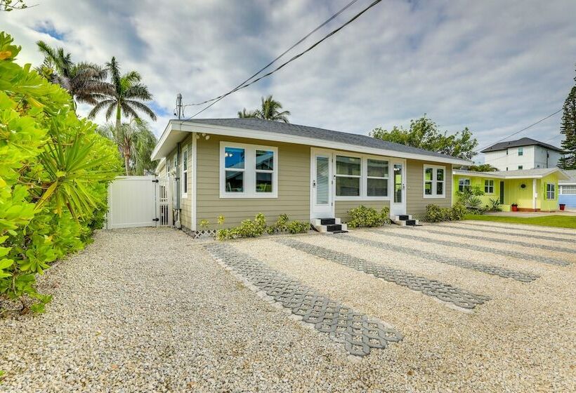 Bradenton Beach Home W/ Outdoor Bar & Heated Pool!