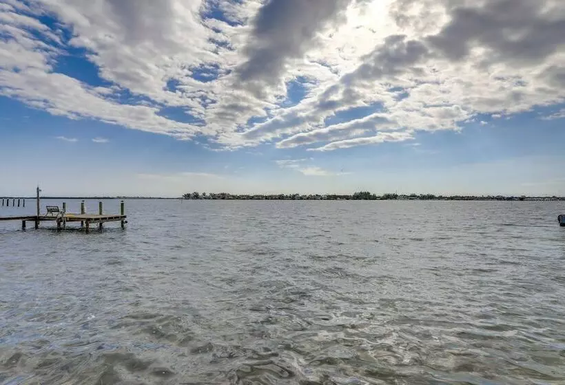 Bradenton Beach Home W/ Outdoor Bar & Heated Pool!