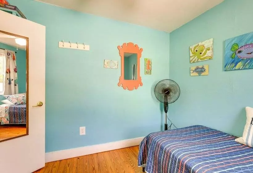 Bradenton Beach Home W/ Outdoor Bar & Heated Pool!