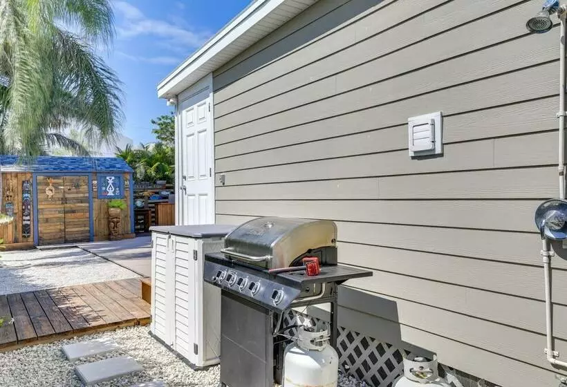Bradenton Beach Home W/ Outdoor Bar & Heated Pool!