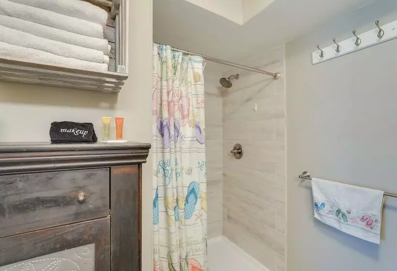 Bradenton Beach Home W/ Outdoor Bar & Heated Pool!