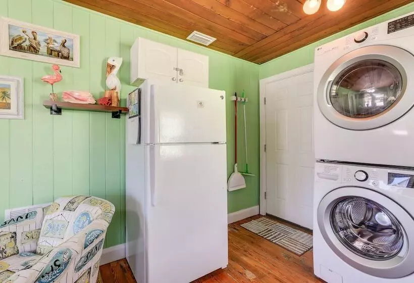 Bradenton Beach Home W/ Outdoor Bar & Heated Pool!