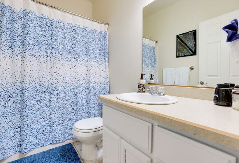 Bright Bend Home W/ Patio < 3 Mi To Downtown!