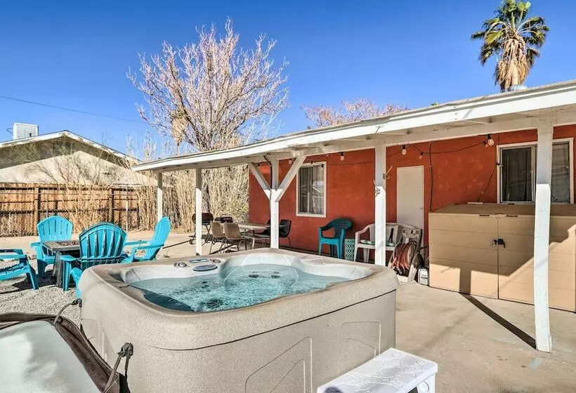 Cali Desert Oasis W/ Hot Tub + Mtn Views!