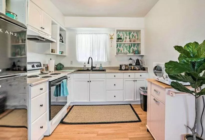 Cali Desert Oasis W/ Hot Tub + Mtn Views!