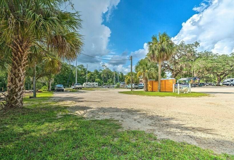 Central Yankeetown Hideaway: Walk To Water!