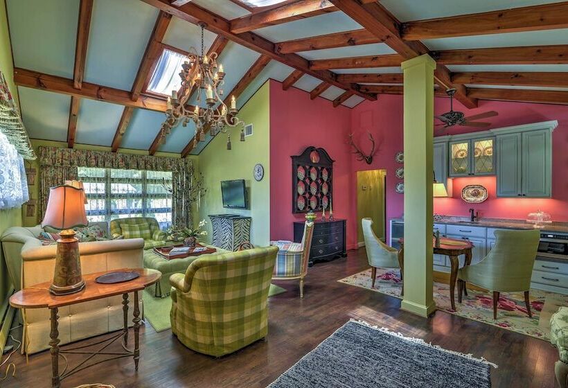 Charming Blue Ridge Cottage W/ Stunning Views!