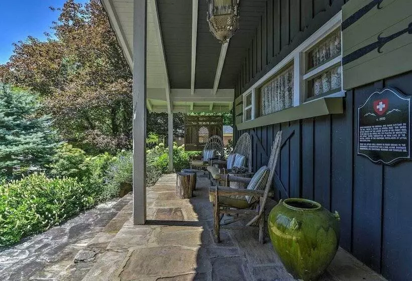 Charming Blue Ridge Cottage W/ Stunning Views!