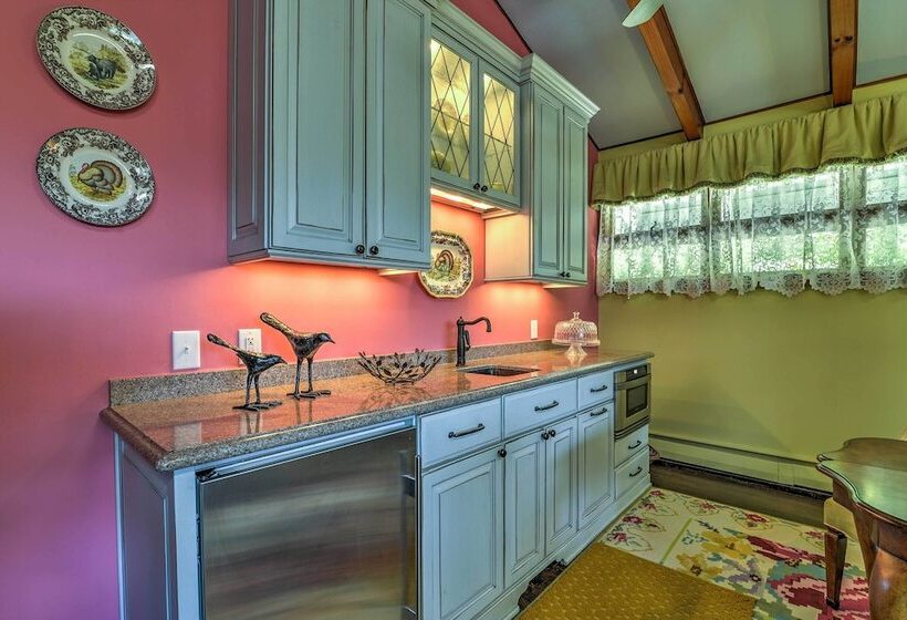 Charming Blue Ridge Cottage W/ Stunning Views!