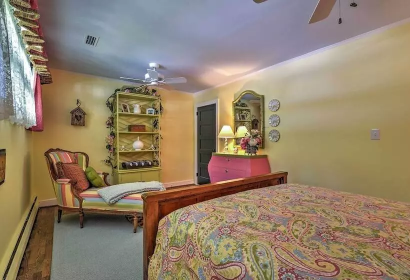 Charming Blue Ridge Cottage W/ Stunning Views!