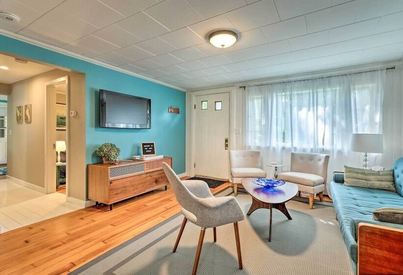 Walk To Monument Beach: Cape Cod Cottage W/ Grill