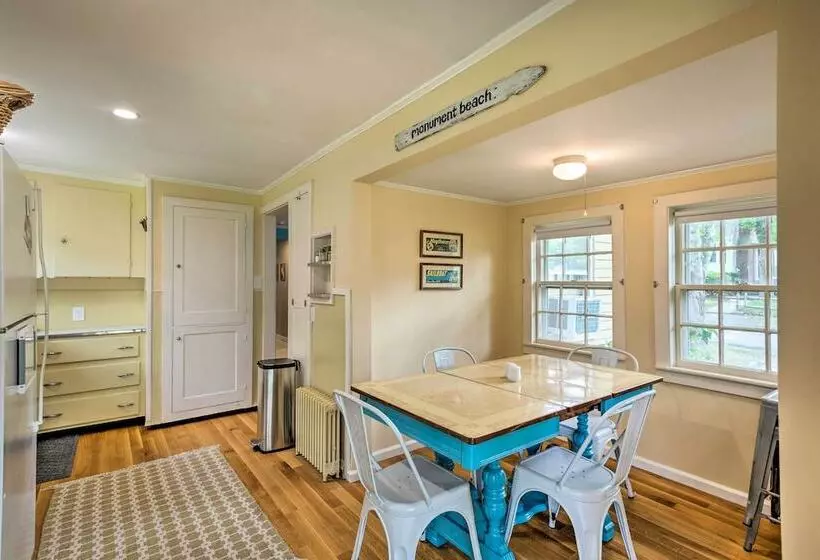 Walk To Monument Beach: Cape Cod Cottage W/ Grill
